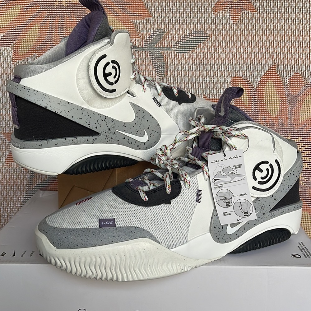 Nike Air Deldon "Together 
We Fly" Men’s
Basketball Shoe
Summit White/Pale Ivory - Picture 10 of 16